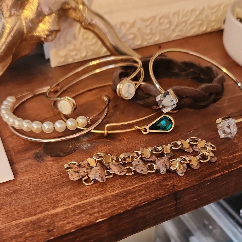 Elegant Gold and Pearl Bracelet Set